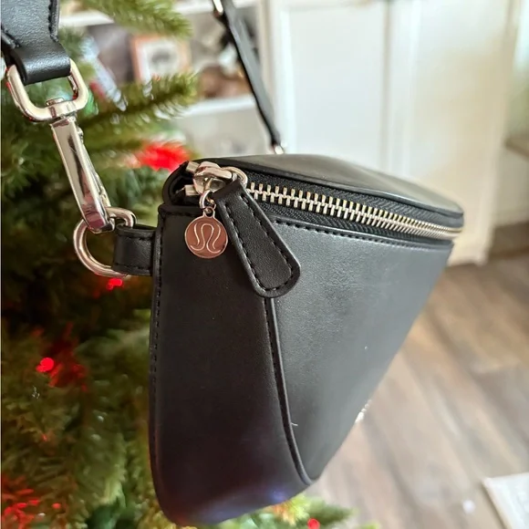 lululemon athletica cactus leather Black Crossbody barrel bag - Picture 3 of 4